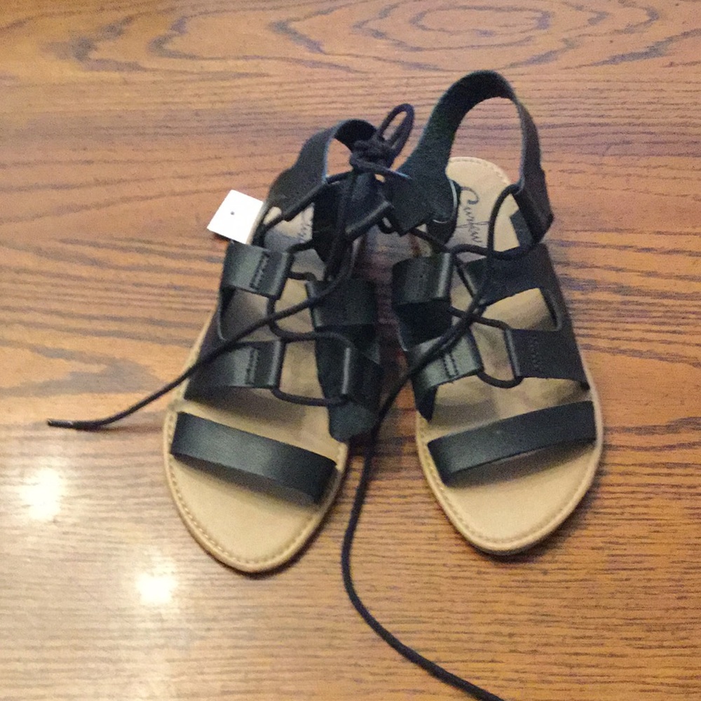 NWT women’s sandals